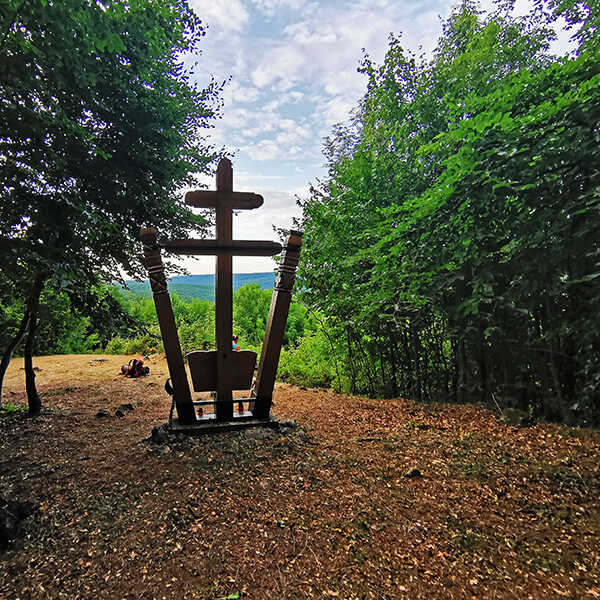 Körtúra a Witt Lajos emlékhelyhez és a Tevel-várhoz