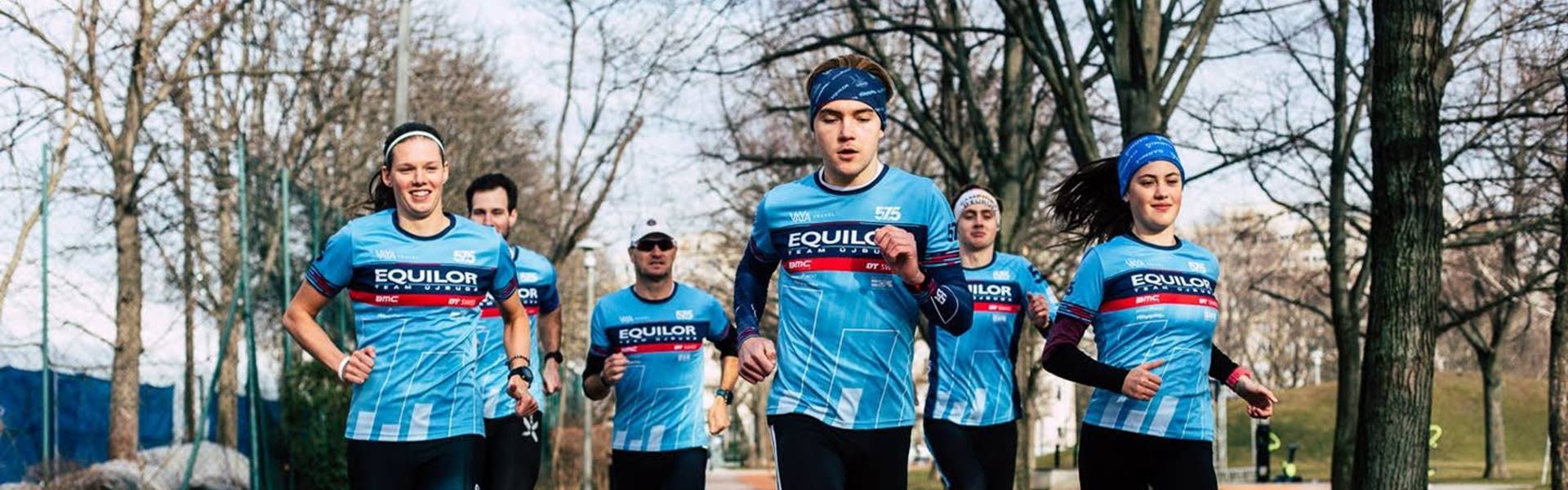 Milyen a helyes karmozgás futás közben?