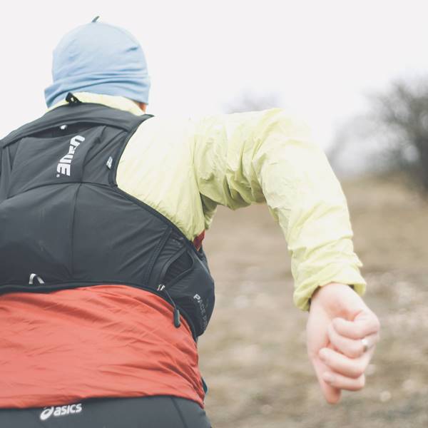 Milyen a helyes karmozgás futás közben?