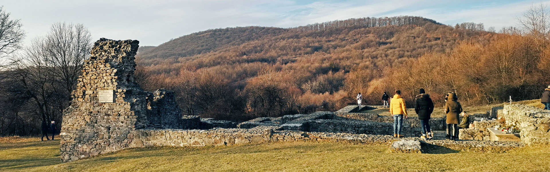 A Pilisszentléleki kolostor és a Szentléleki-tető családi körtúra