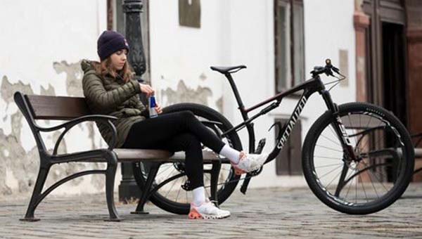 Vas Kata Blanka ON Running cipőben