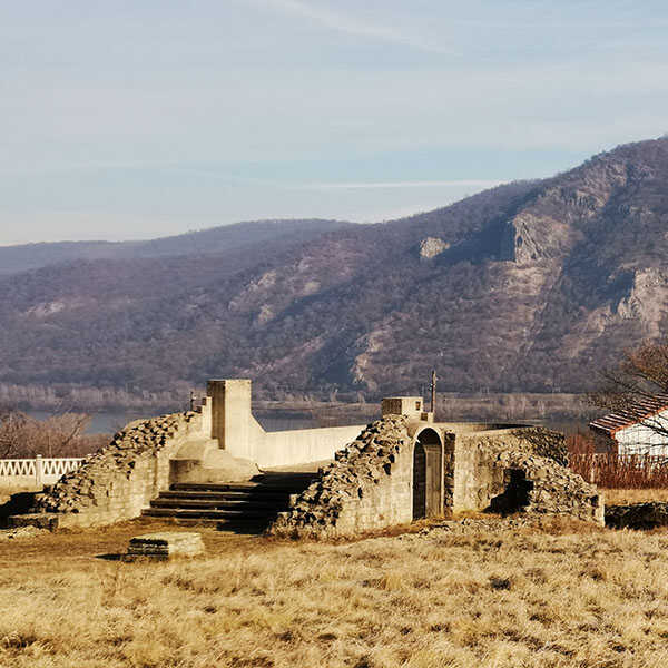 Túra a titokzatos Árpád-várhoz