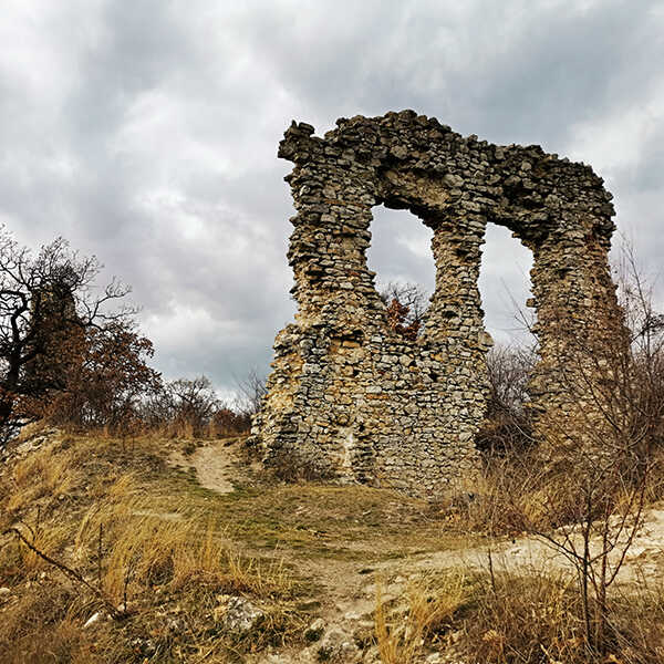 Túrázz a Csővári várba