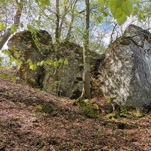 A Padragi sziklák és a Bújó-lik felfedezése