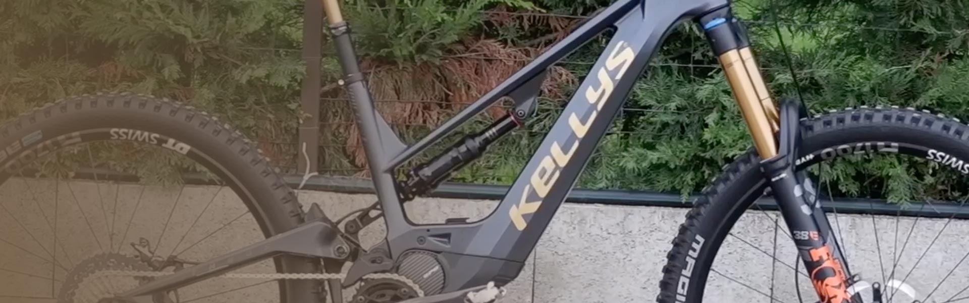 Drága, de tényleg annyira jó: Kellys Theos