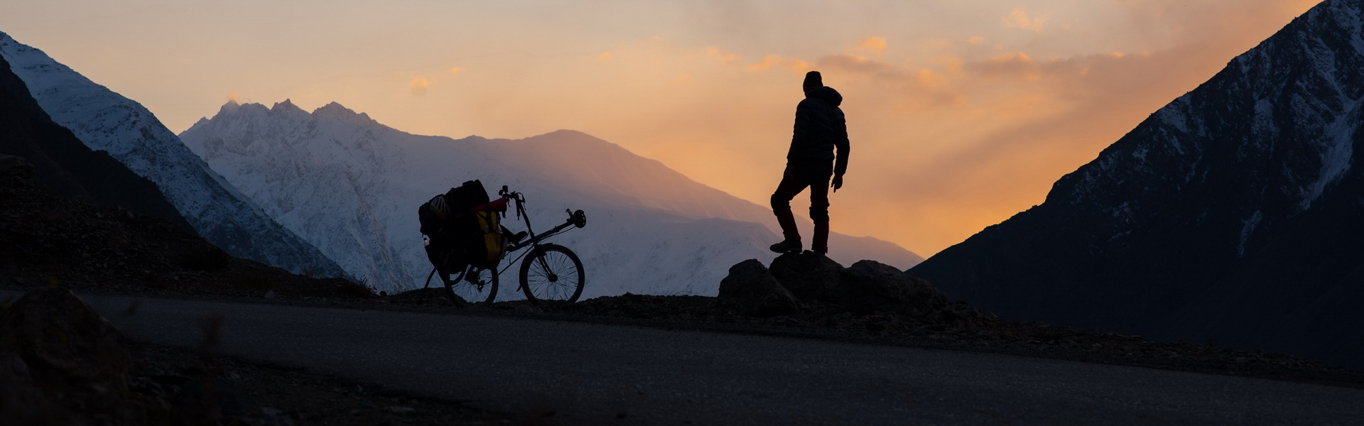 A kerékpáros vándor, akit sem a COVID, sem a börtön nem állíthatta meg útjai során