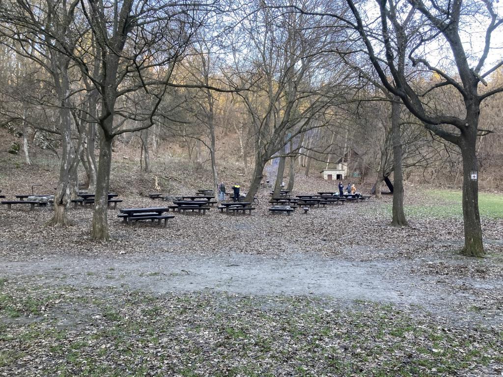 Könnyed túra a Lóczí-barlangtól a Koloska-sziklákhoz-4