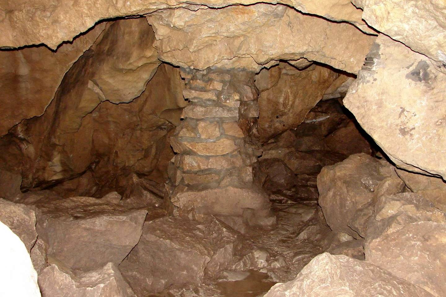 A Kościelisko-völgy földalatti világa  A Fagyos-barlang és a Sárkány-gödör-1