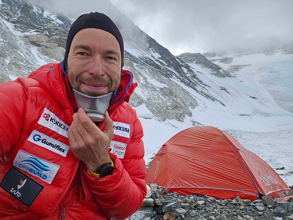 Ezt viszi magával Suhajda Szilárd a Mount Everest csúcsmászó körére