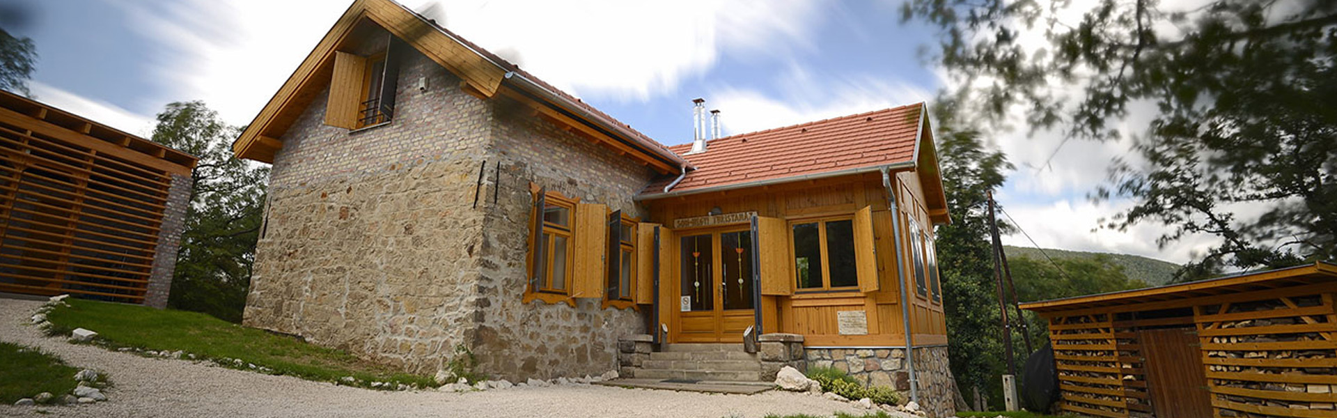 Som-hegyi turistaház - Menedék a Pilis kapujában