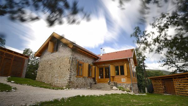 Som-hegyi turistaház - Menedék a Pilis kapujában