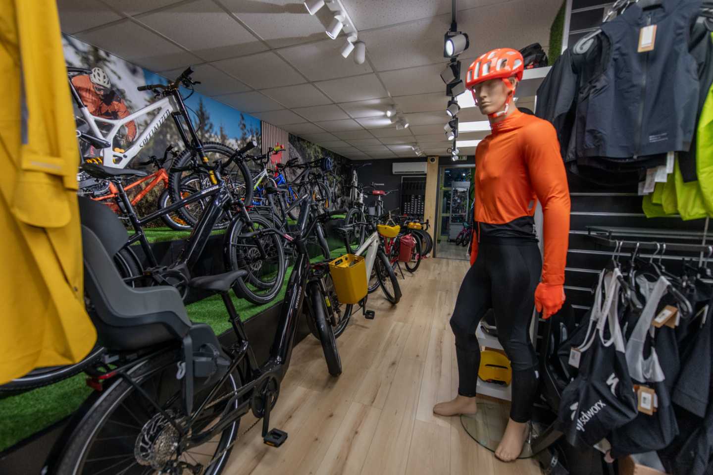 A prémium kerékpárüzlet - Specialized Elite Store-1