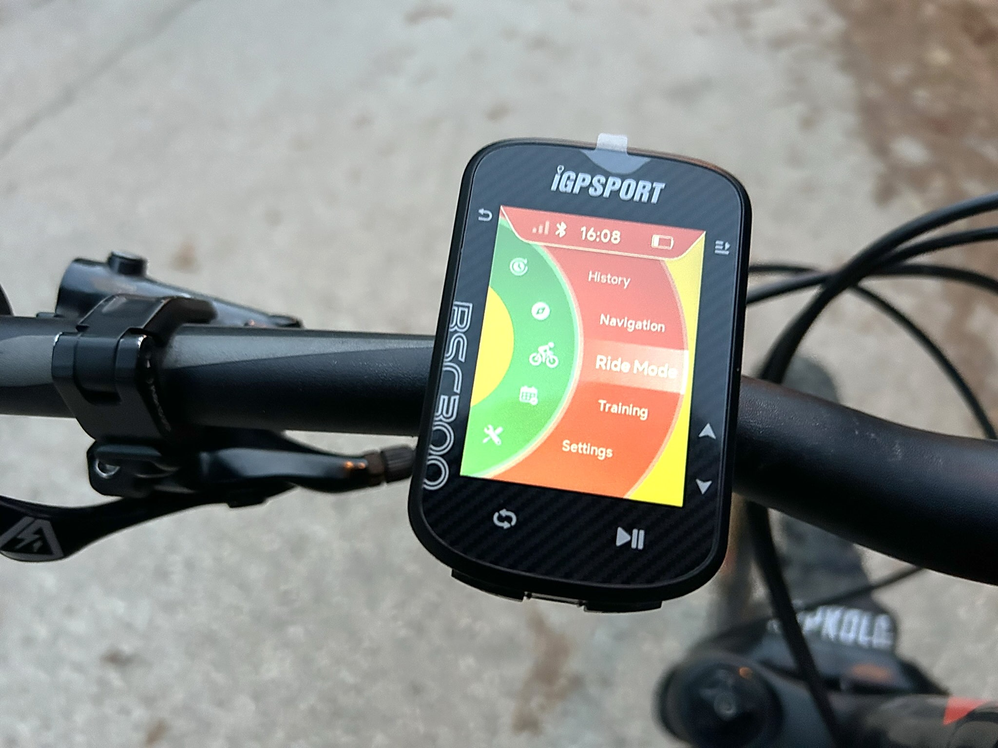 A hatékony és megfizethető GPS komputer - IGPSport BSC300-10