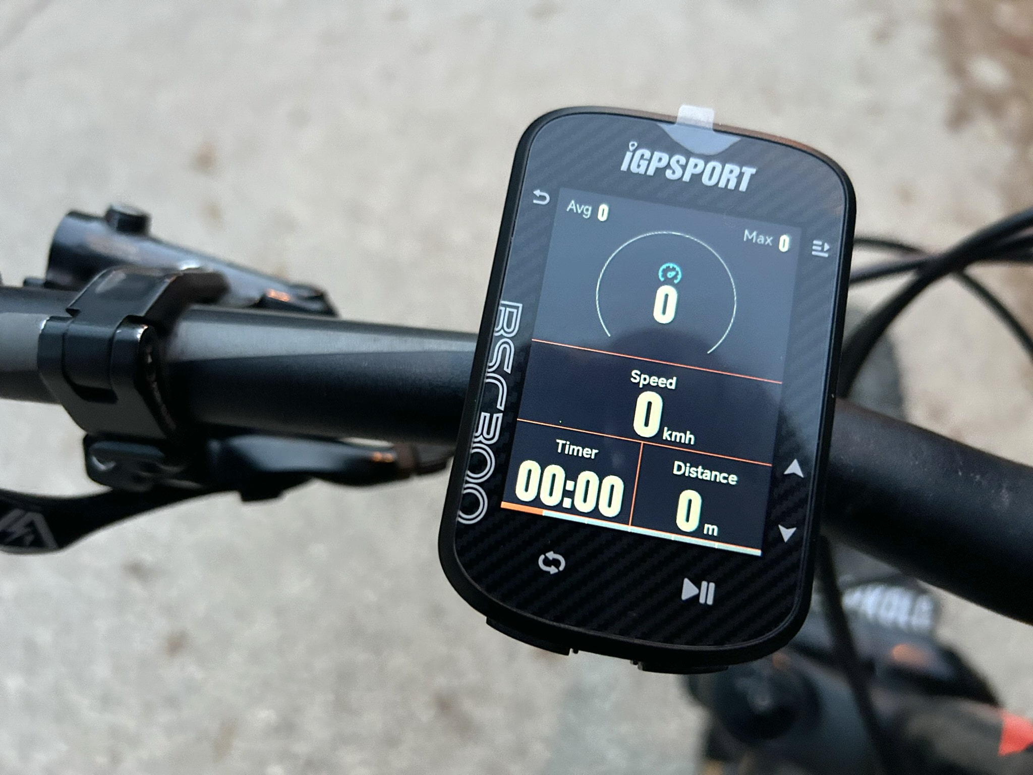 A hatékony és megfizethető GPS komputer - IGPSport BSC300-8