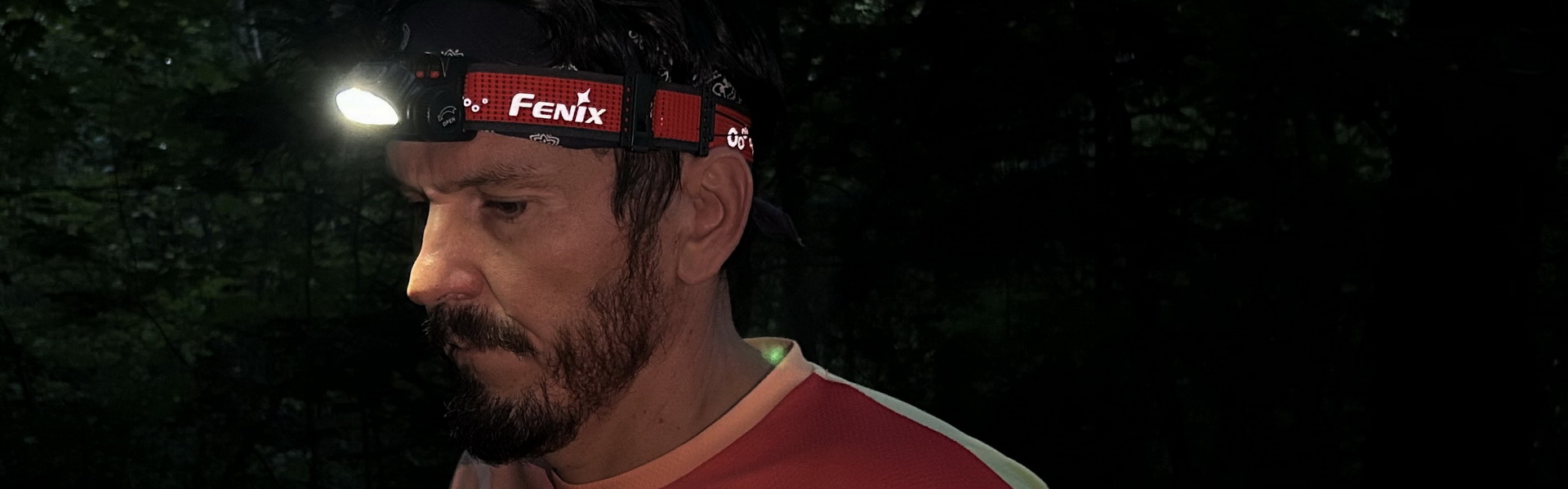 Fejlámpa egy kis csavarral - Fenix HM65R-T V2.0