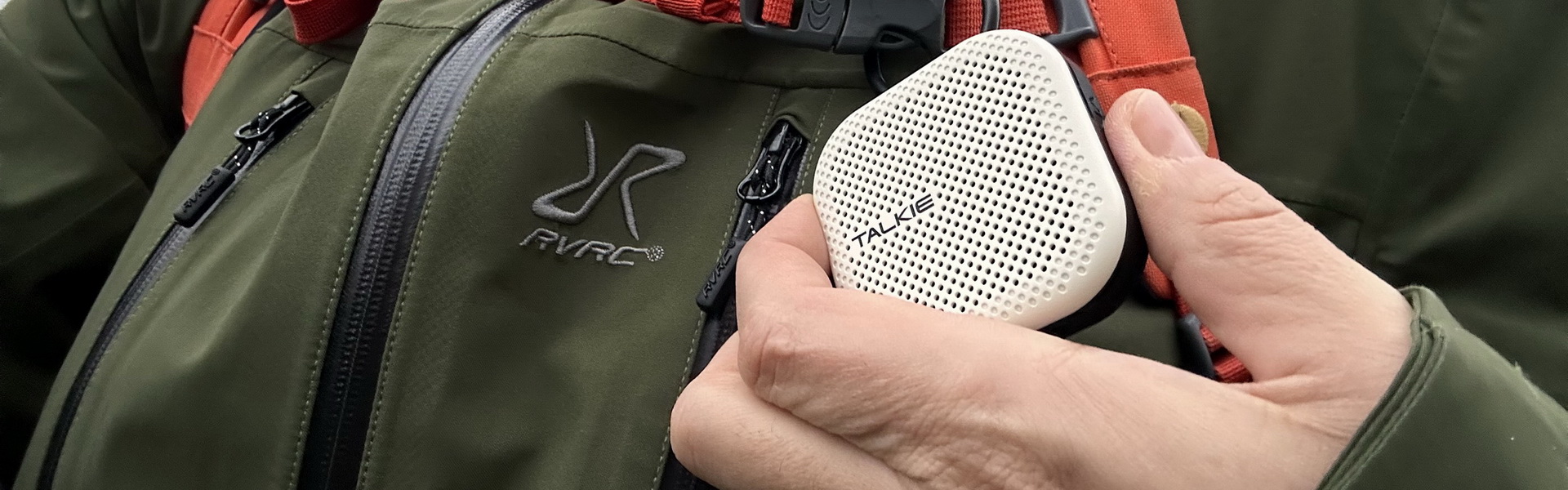 Folyamatosan kapcsolatban egymással túrázás közben is