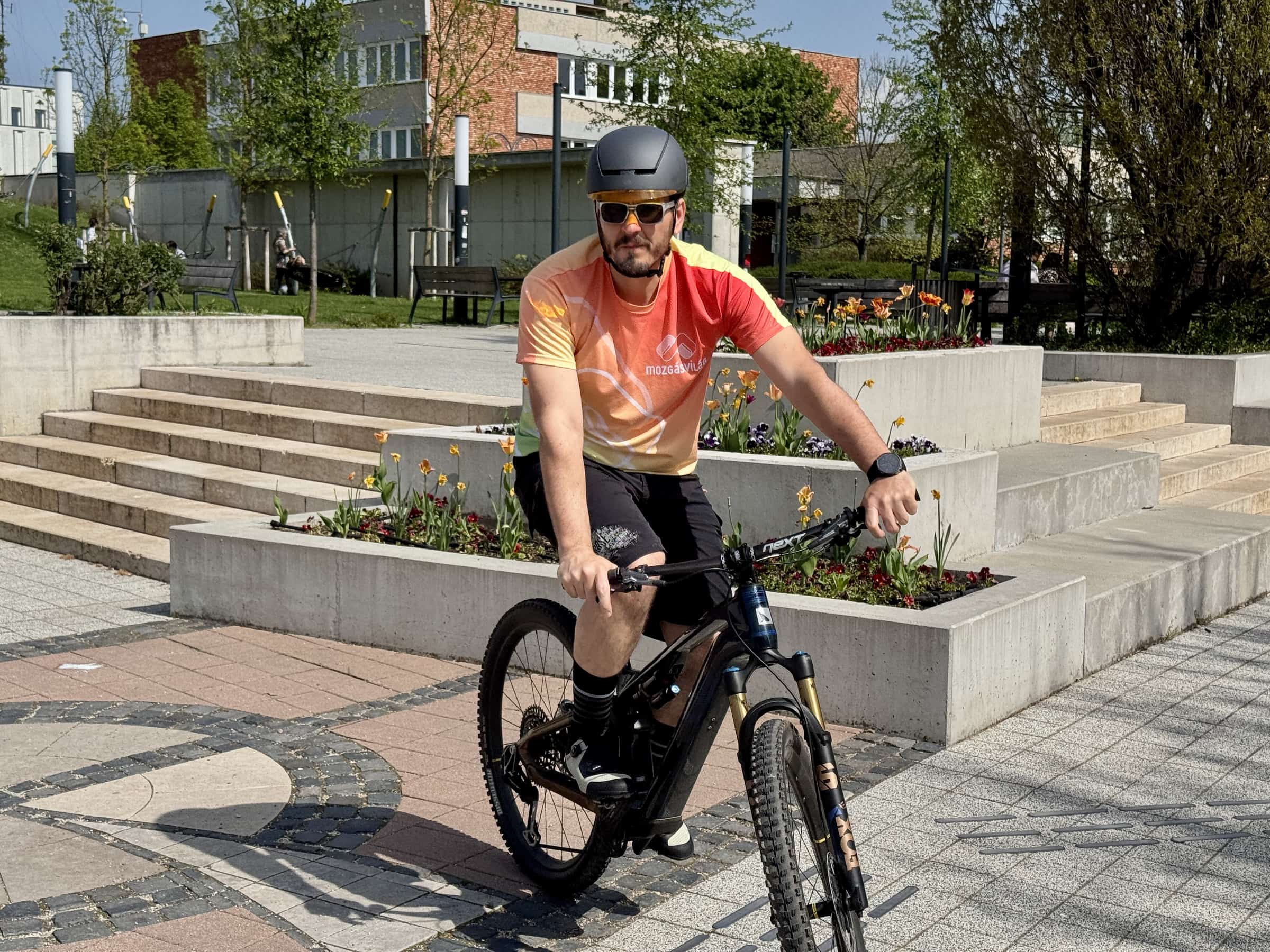 Sena BiKom 20 kommunikátor és az U1 ebike fejvédő-11