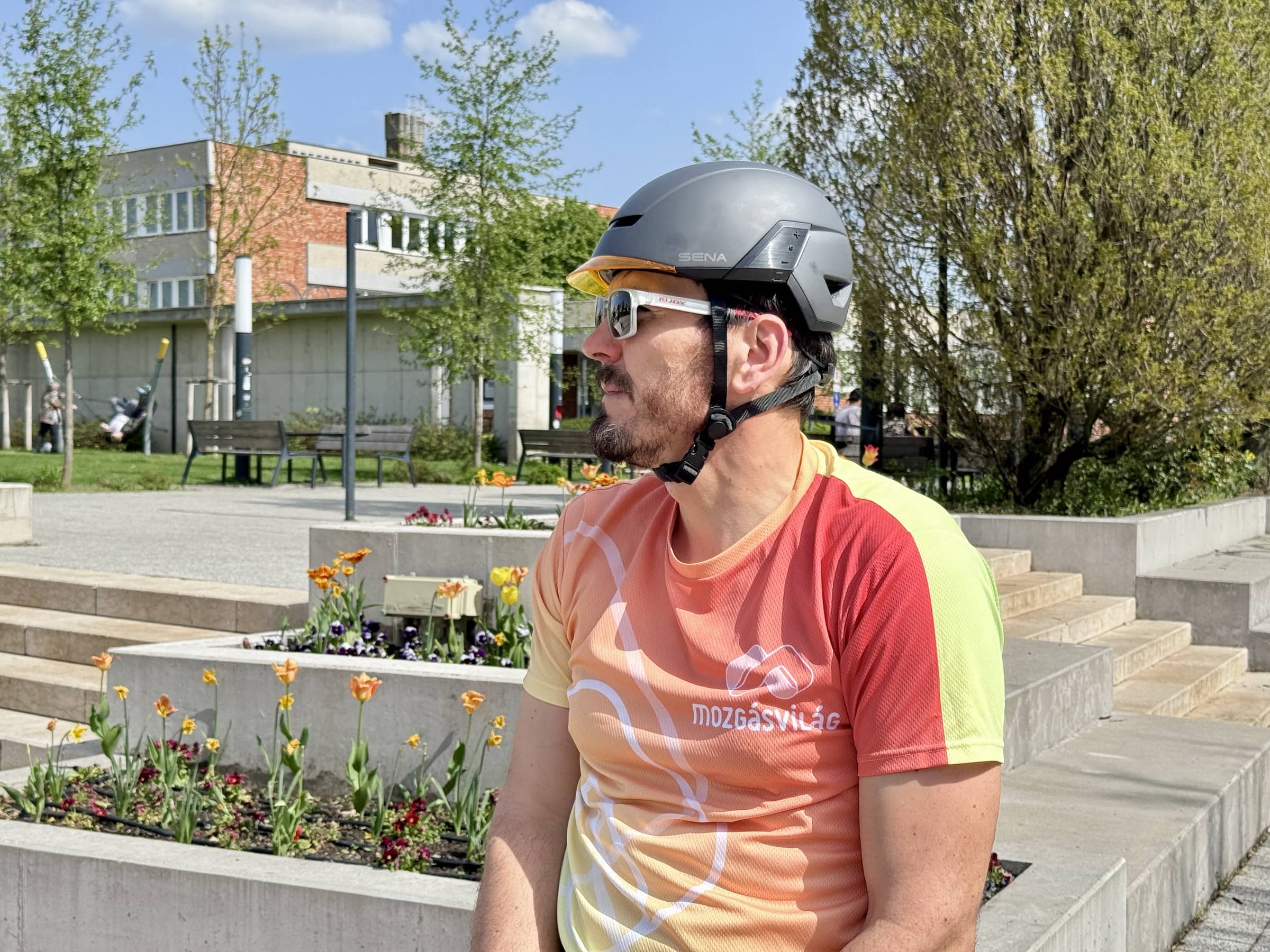 Sena BiKom 20 kommunikátor és az U1 ebike fejvédő-12