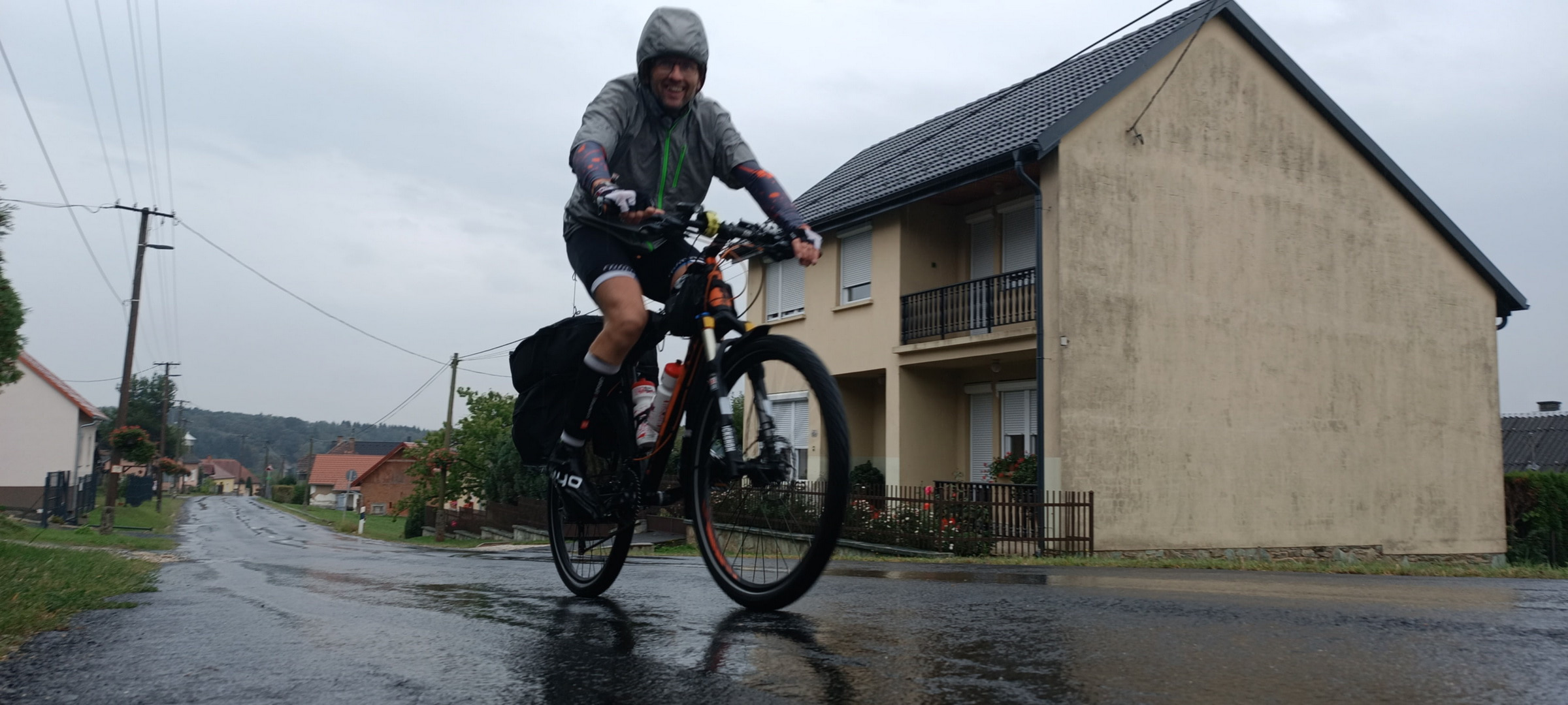 Az országhatár mentén kerékpárral megkerülni az országot-1