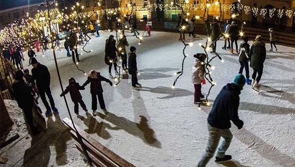 Ingyen jégkorcsolyázási lehetőség iskolás és óvodás gyerekeknek