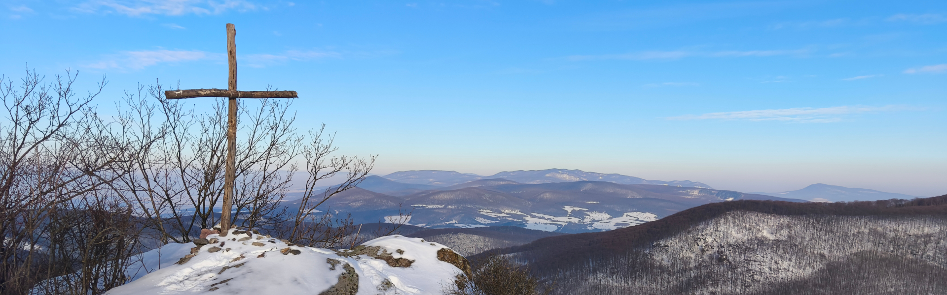 Az Amádé vár és a Borsó-hegyi repülőgép szerencsétlenség emlékpark