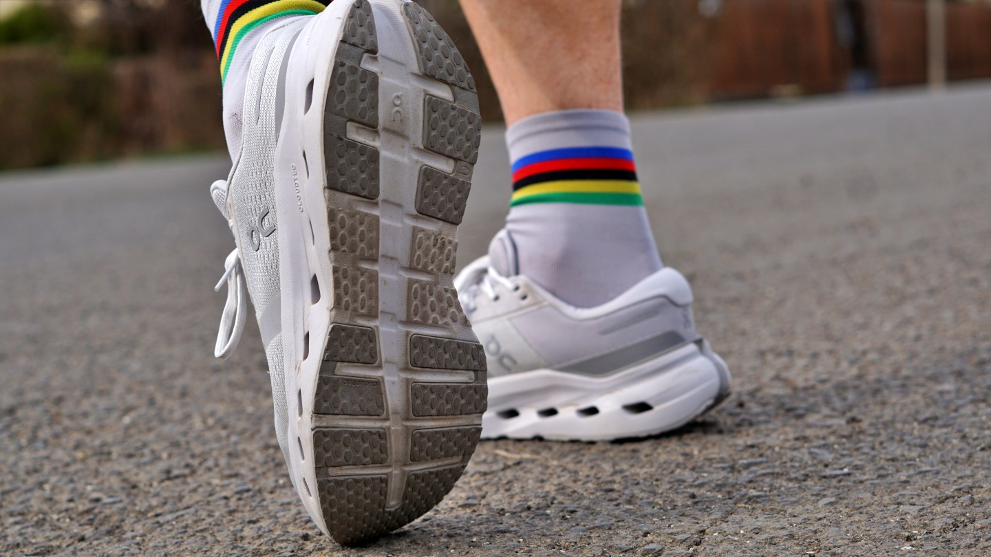 ON Cloudrunner 3 futócipő teszt-11