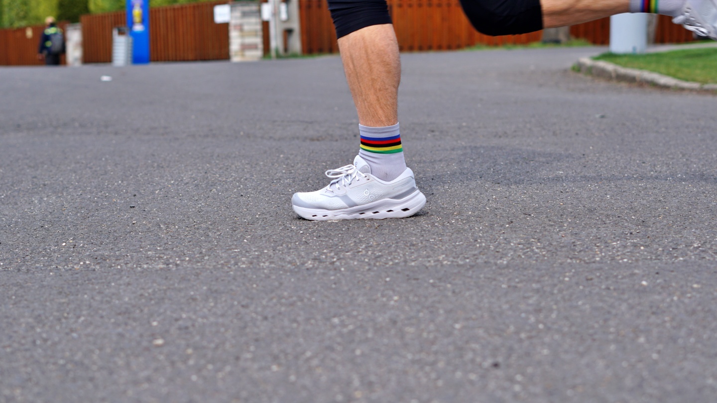 ON Cloudrunner 3 futócipő teszt-8