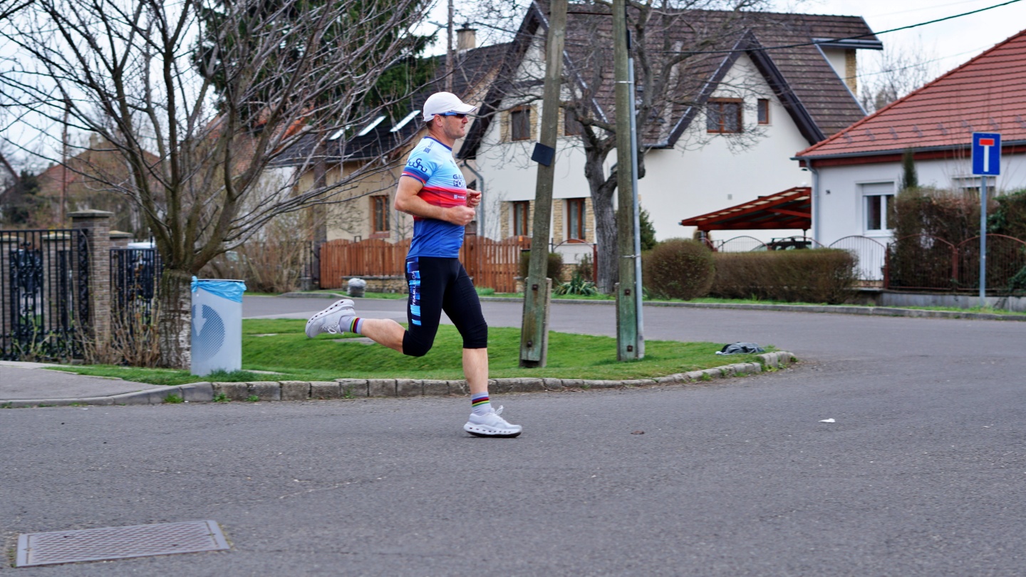 ON Cloudrunner 3 futócipő teszt-4