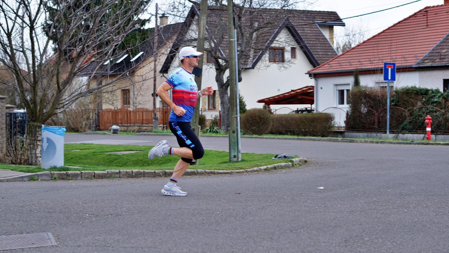 ON Cloudrunner 3 futócipő teszt-3