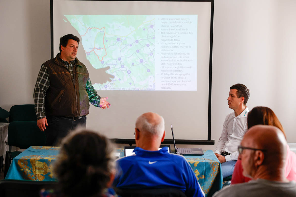 Új, kitáblázott kerékpáros útvonal a Balaton-felvidéken-1