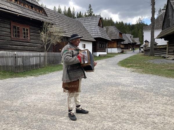 Igazi hegyek szurdoktúrával és sziklameredélyekkel- csak egy ugrásra