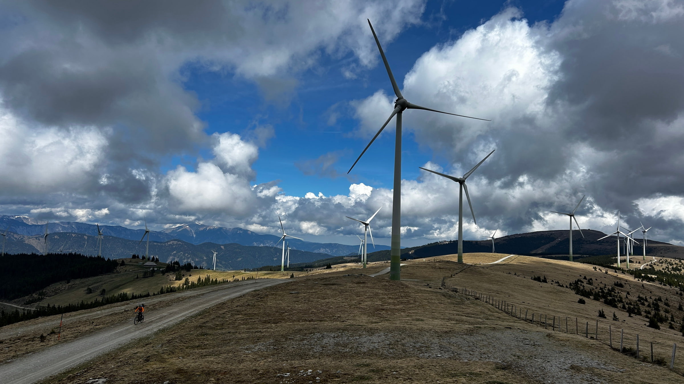 Látványos bringázás szélerőművek között - Pretul Wind&Bike Park-10