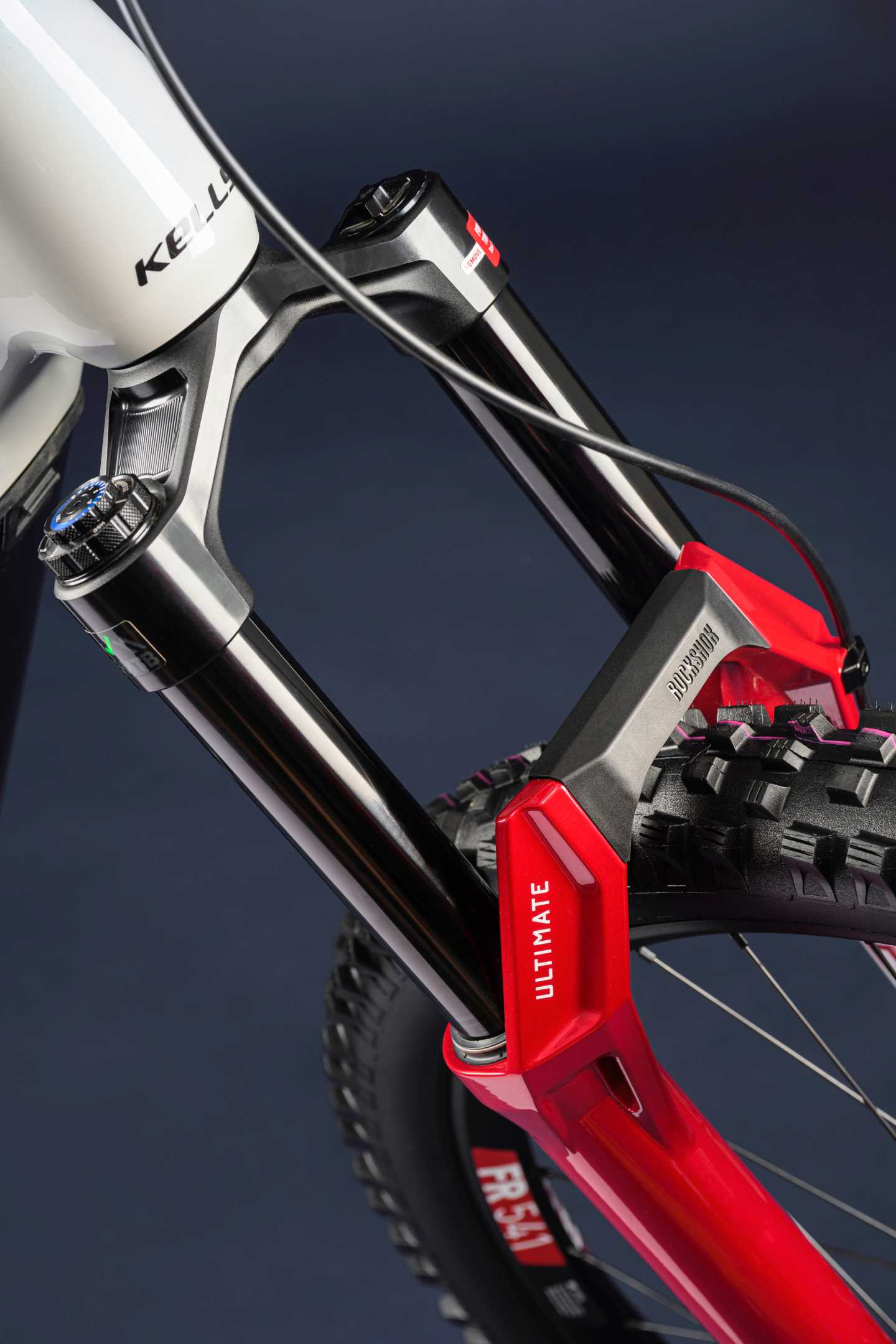 A KELLYS bemutatja a THEOS AX-et: egy új, nagy teljesítményű e-MTB platformot AVINOX hajtásrendszerrel-3
