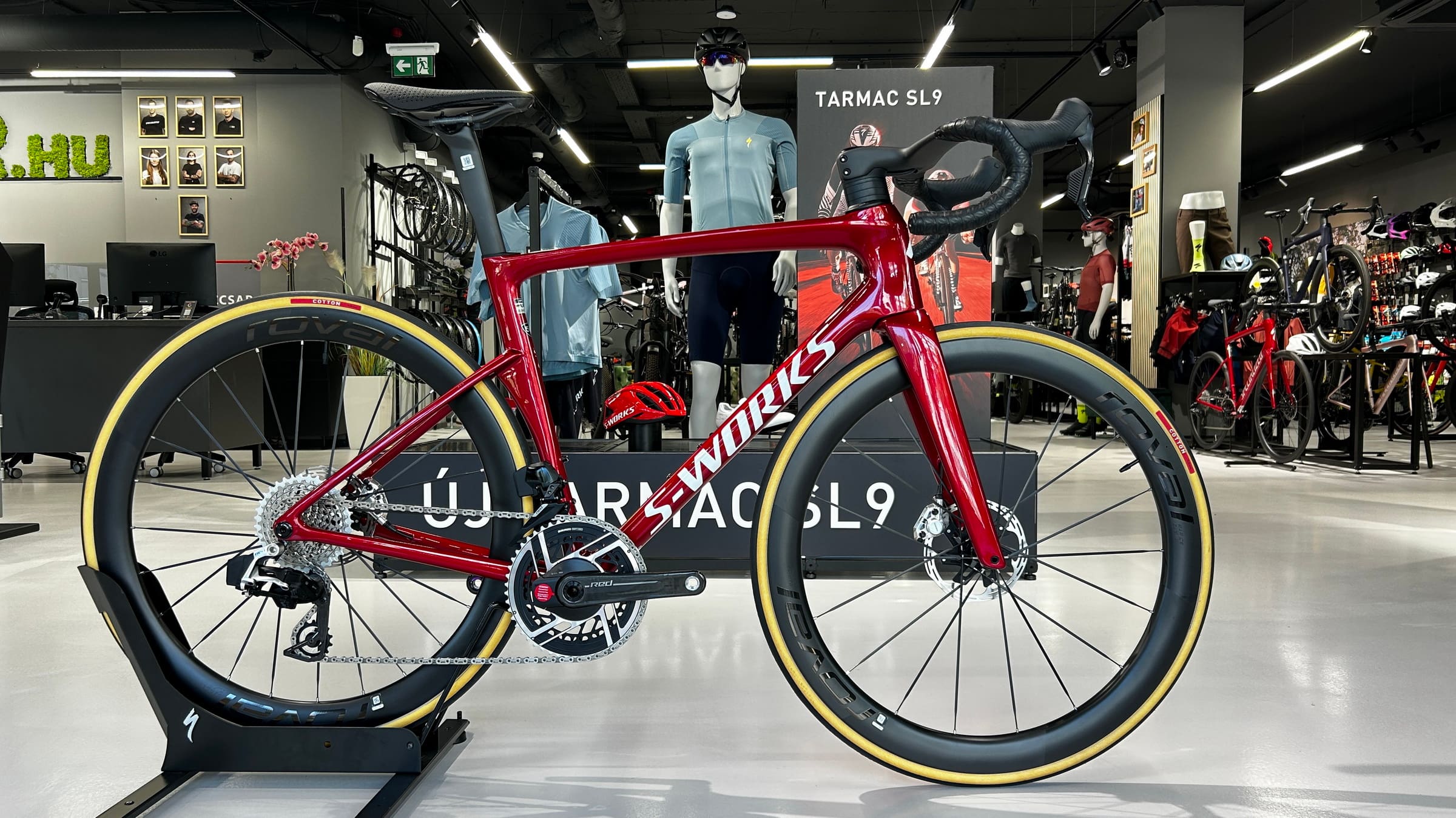 Csak 4 watt, de bőven elég  Specialized S-Works Tarmac SL9-1