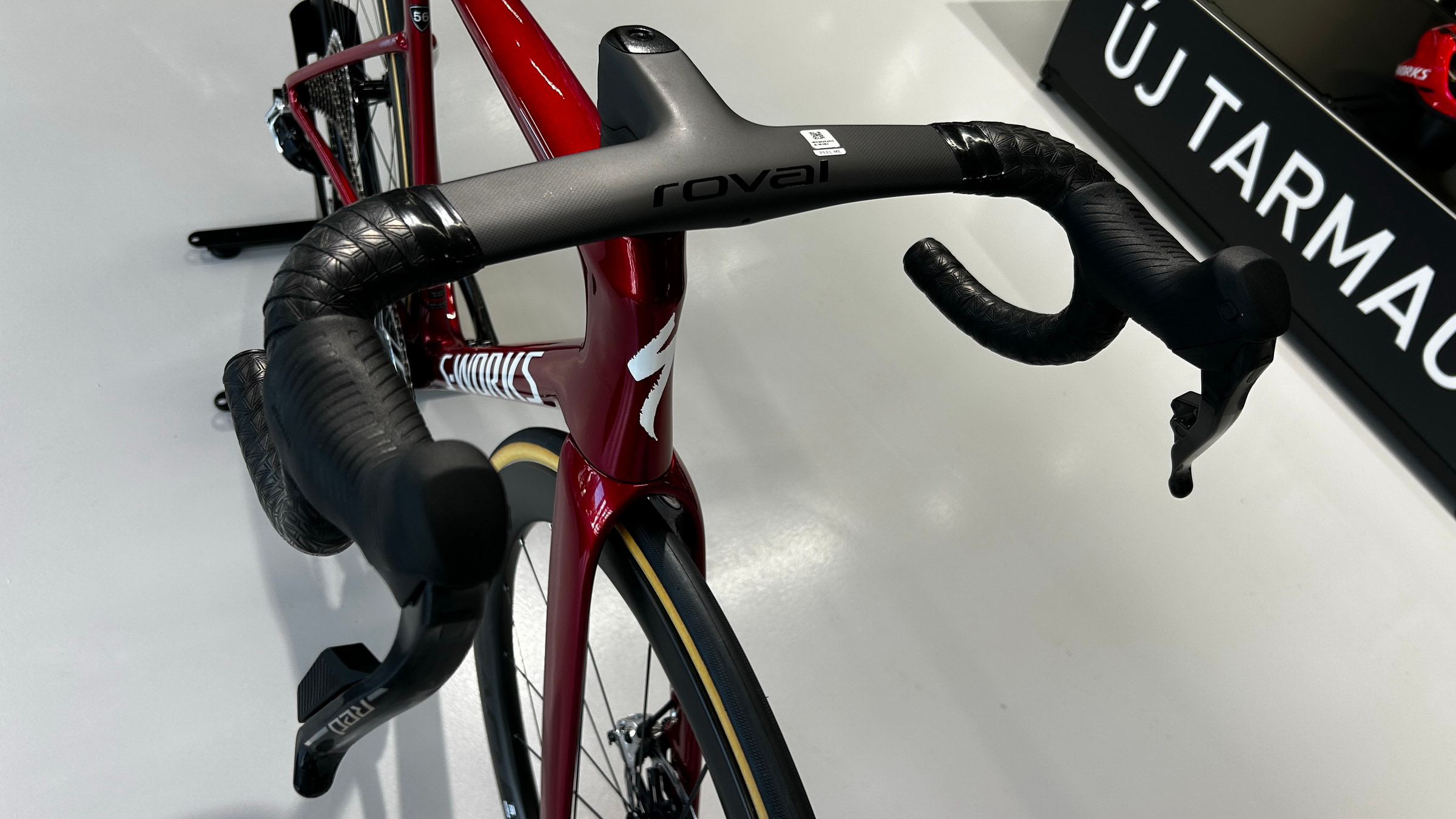 Csak 4 watt, de bőven elég  Specialized S-Works Tarmac SL9-2