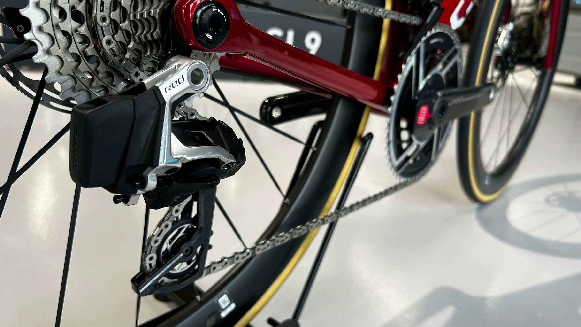 Csak 4 watt, de bőven elég  Specialized S-Works Tarmac SL9-6