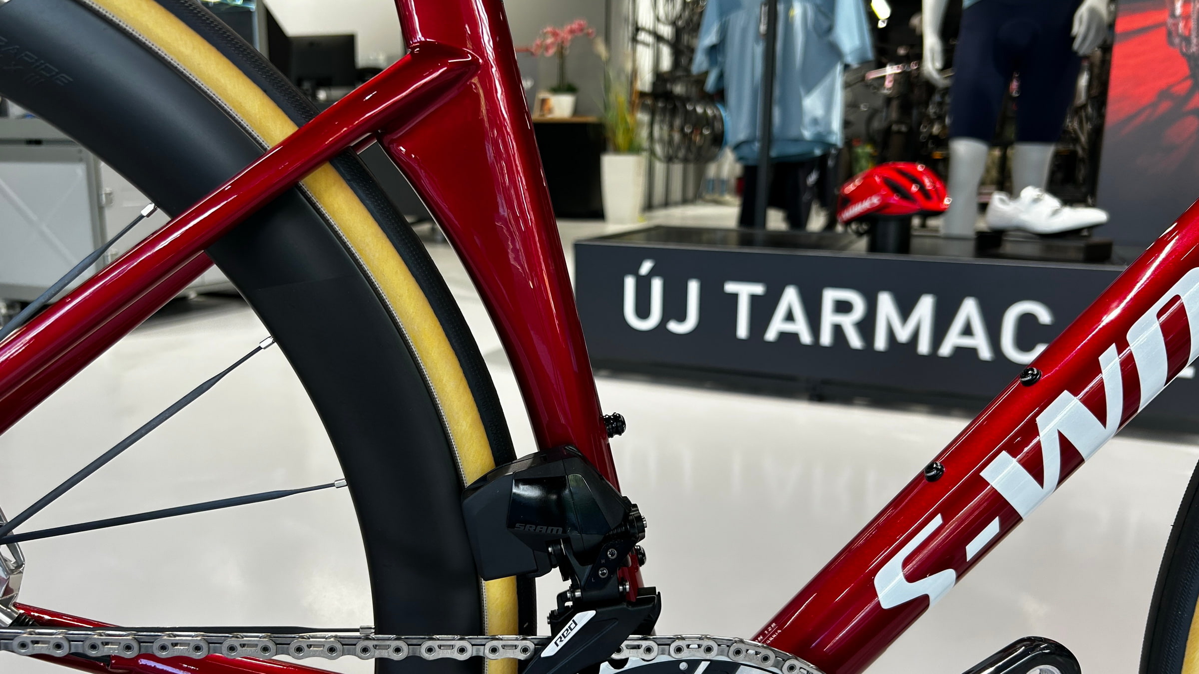 Csak 4 watt, de bőven elég  Specialized S-Works Tarmac SL9-10