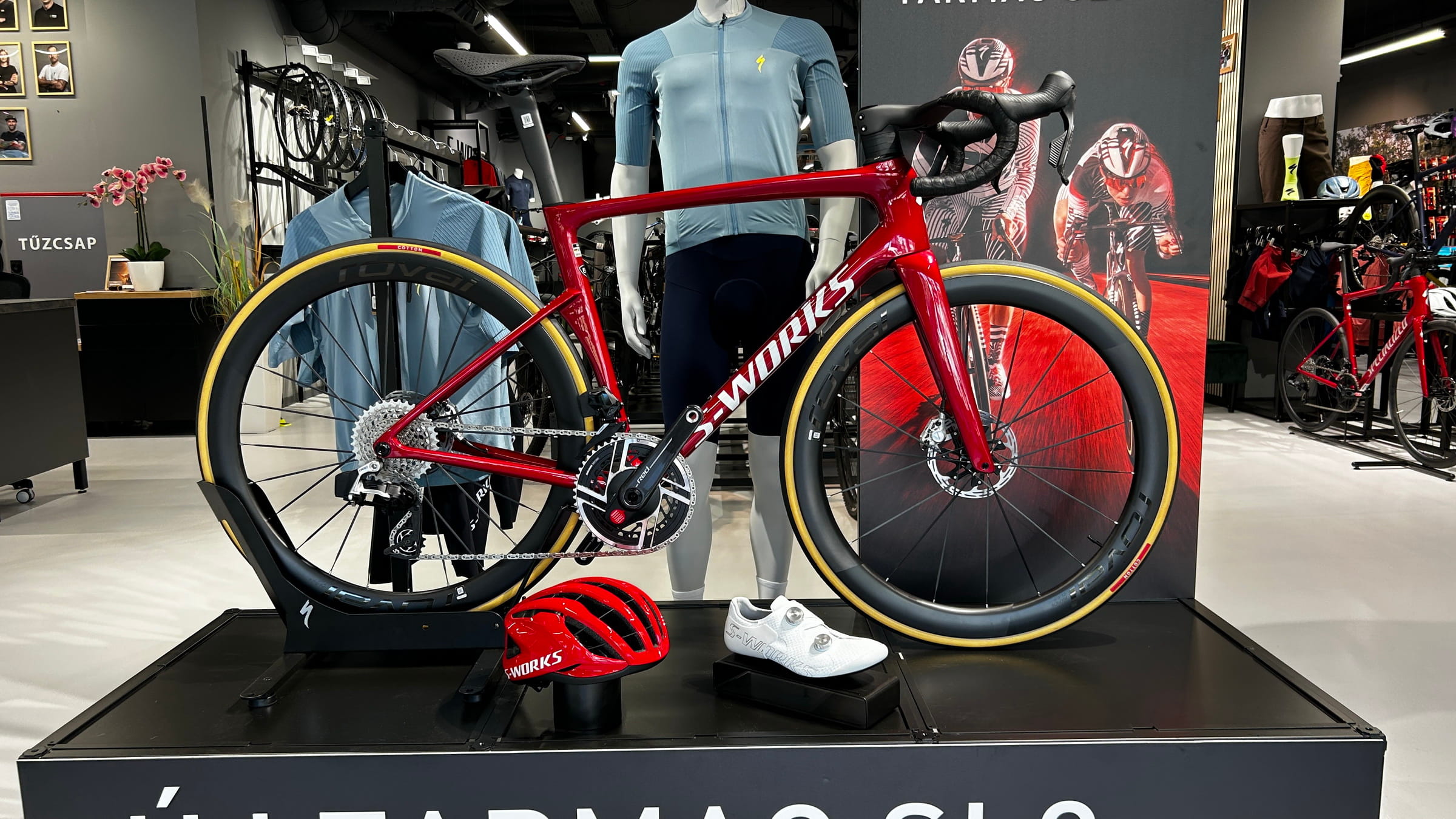 Csak 4 watt, de bőven elég  Specialized S-Works Tarmac SL9-14