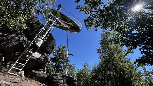 Könnyed túra a Malý Špičák tetején álló UFOhoz