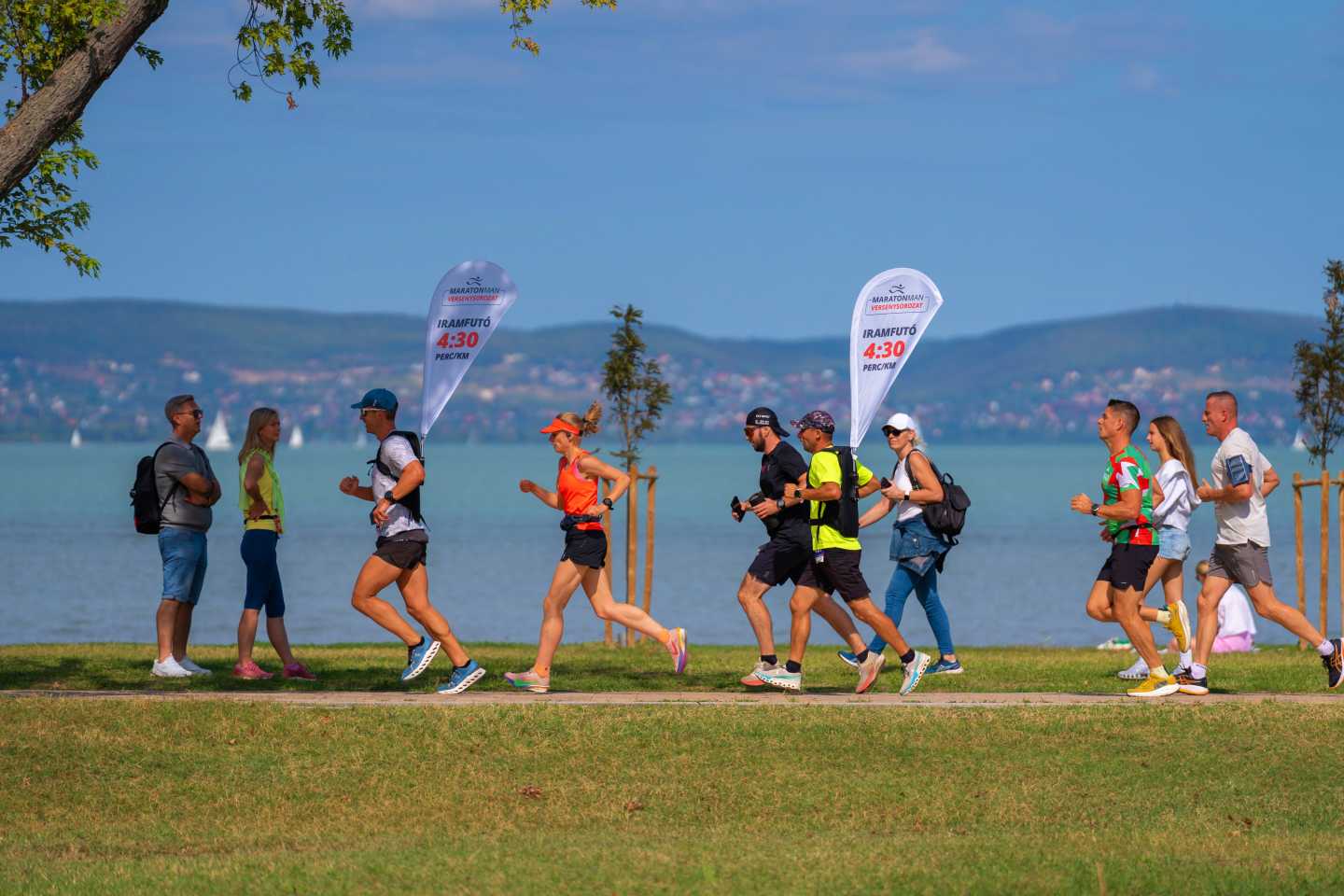 Több mint 2000 futóval és teltházzal zárta a szezont a dm Balaton Run Zamárdiban-2